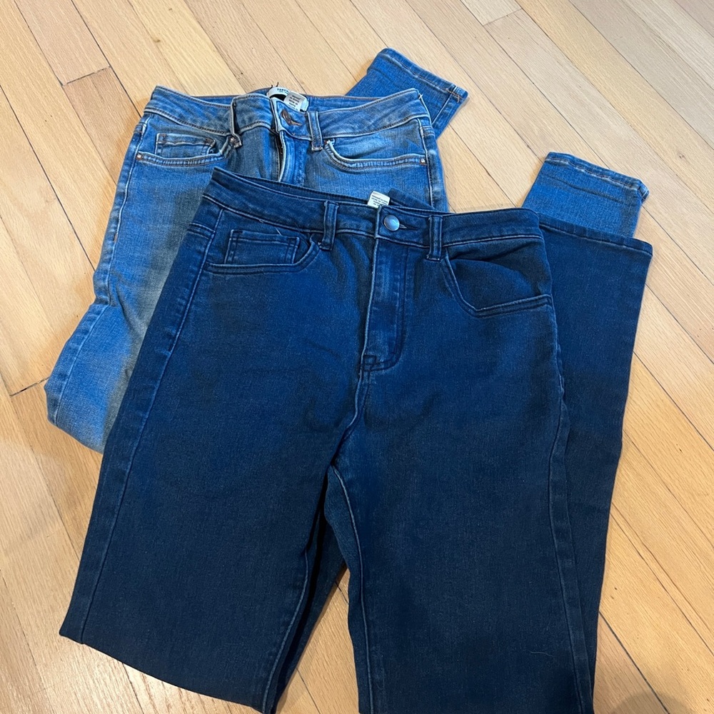 Forever 21 Women's Skinny Jeans Bundle - Dark Blue and Light Blue